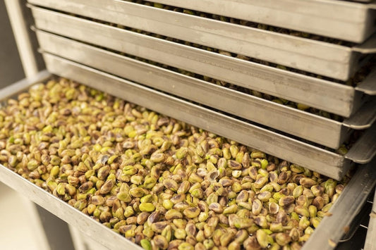 Nuss-Wissen #10: Sauerkraut ist Mainstream. Fermentierte Nüsse sind es noch nicht. Das ändert sich.