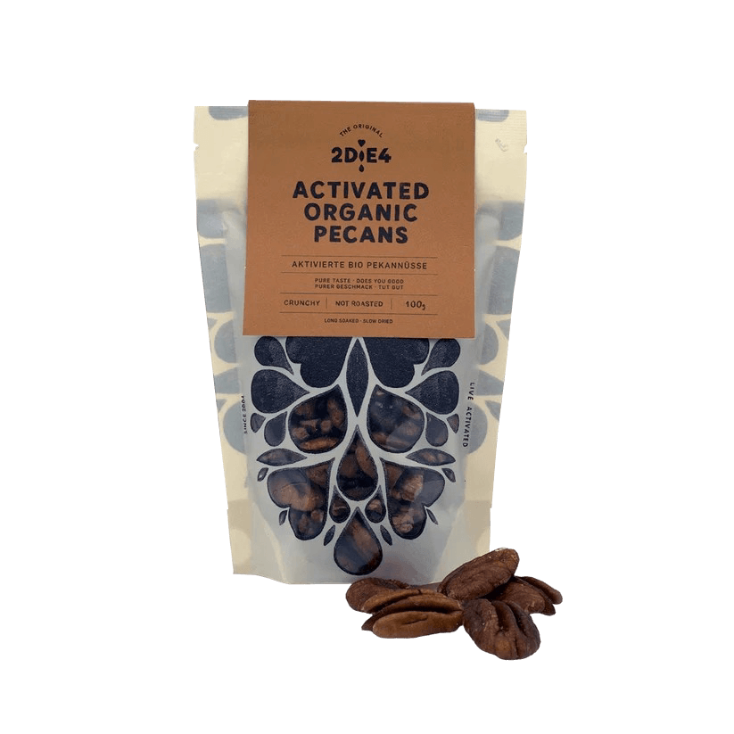 2DiE4 aktivierte Bio-Pecans – fermentiert in zwei Stufen, handveredelt, mit natürlichem Umami-Geschmack, perfektem Crunch, besserer Verdaulichkeit und erhöhter Nährstoffverfügbarkeit.