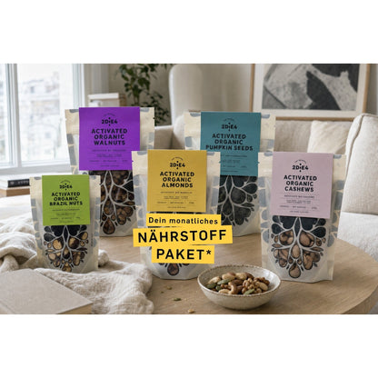 Fünf Beutel aktivierte Bio-Nüsse von 2DiE4: Walnüsse, Kürbiskerne, Mandeln, Cashews und Paranüsse, davor eine Schale Nüsse, Banner Dein monatliches Nährstoff-Paket